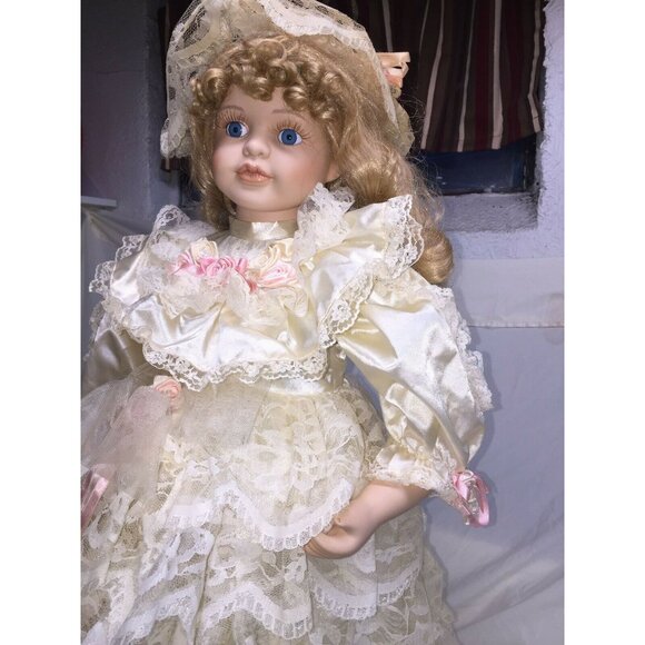 KATHERINE Collectible Memories Beautiful Vintage Hand Crafted Porcelain Doll 29" - Picture 5 of 12